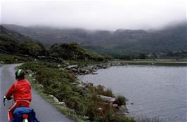 Our road continues westwards to the end of the lake before turning into a footpath